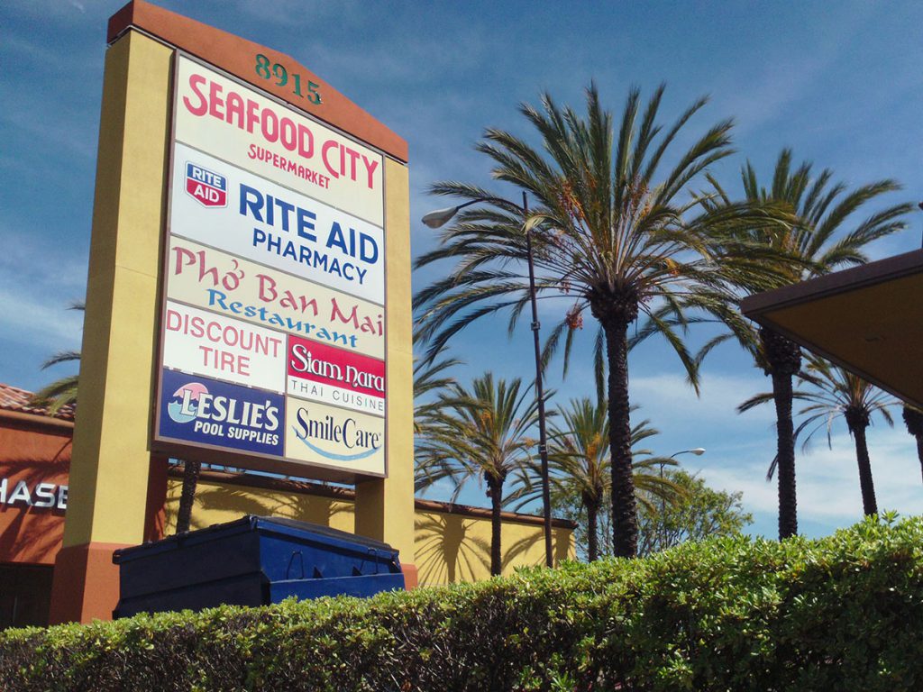 Pylon sign at Mesa Town Center, San Diego, CA