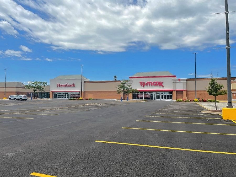 T.J. Maxx and Home Goods storefronts