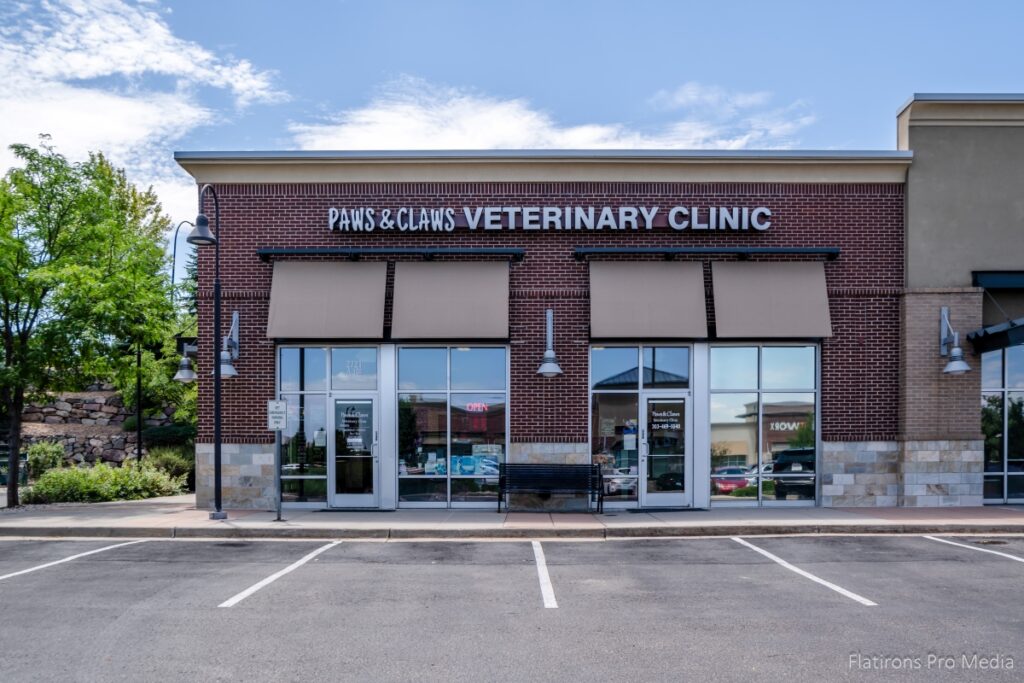 Paws and claws vet clinic at country club village